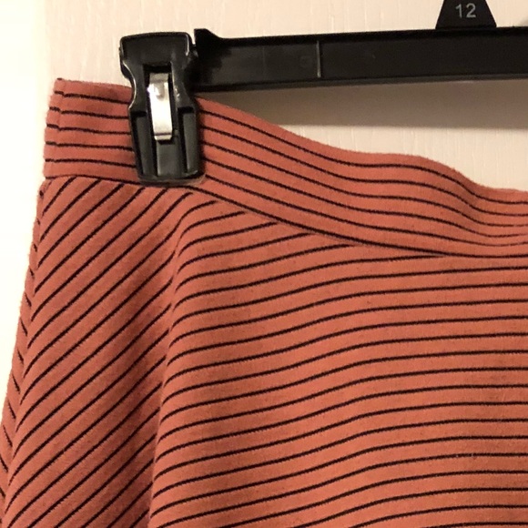 Pink and black striped skater skirt - Picture 3 of 4